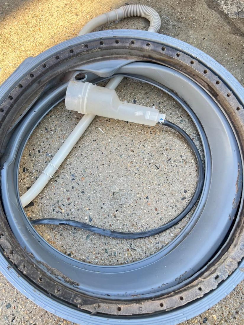 ถอดล้างเครื่องซักผ้าฝาหน้า Electrolux 2 กุมภาพันธ์ 2568 ภาพก่อนล้าง ลำดับที่ 2