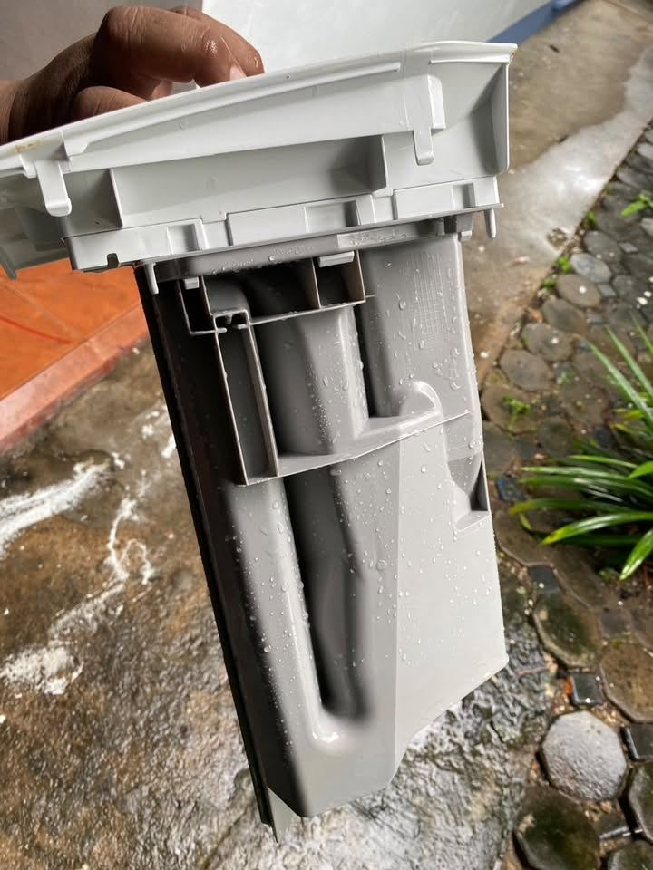 ถอดล้างเครื่องซักผ้าฝาหน้า Electrolux ที่หางดง: ตะกรันในถังนอกและช่องน้ำยา ภาพหลังล้าง ลำดับที่ 3