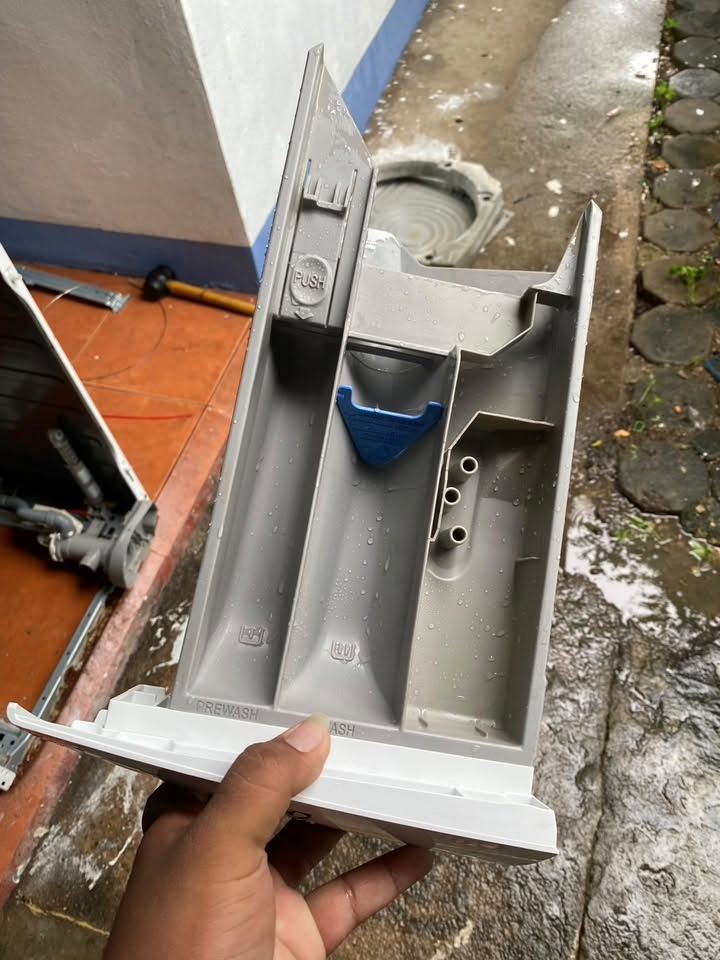 ถอดล้างเครื่องซักผ้าฝาหน้า Electrolux ที่หางดง: ตะกรันในถังนอกและช่องน้ำยา ภาพหลังล้าง ลำดับที่ 5